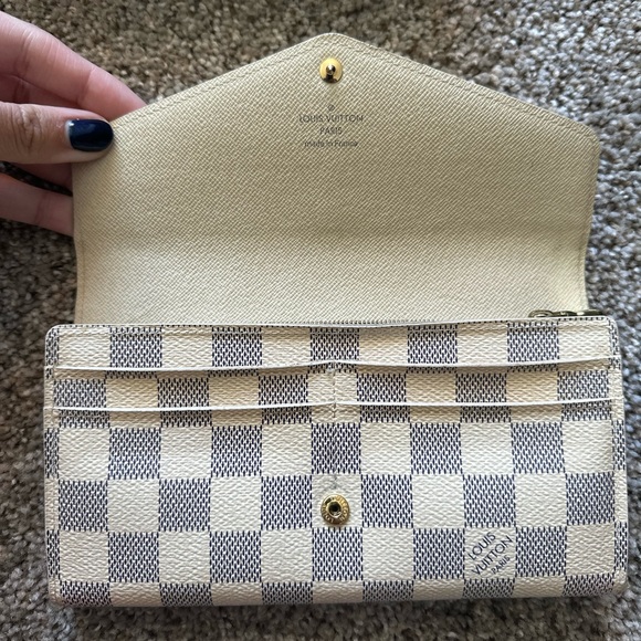 Louis Vuitton Sarah Wallet - Picture 7 of 16